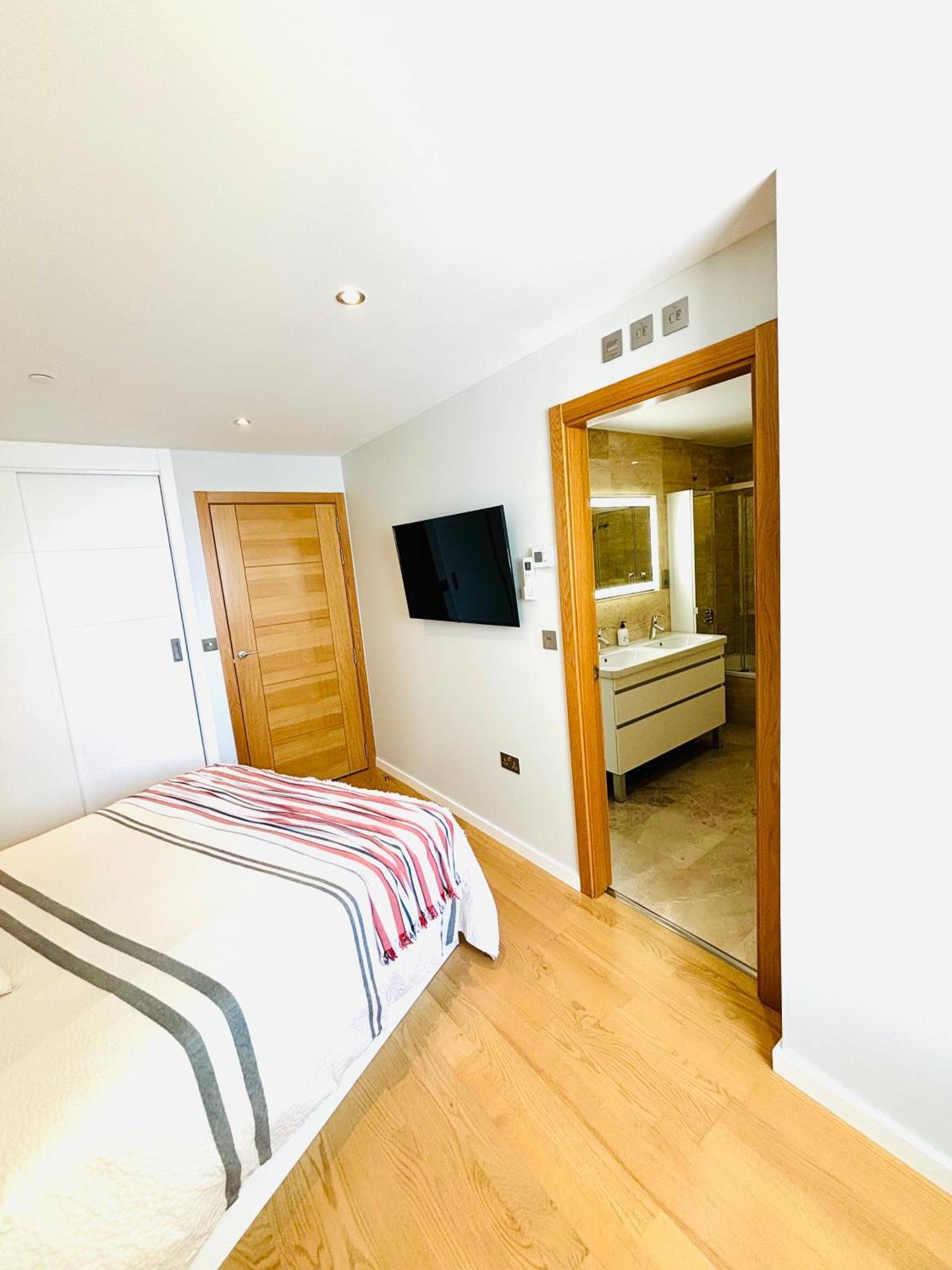 Ocean Village High Floor Luxury Modern Apartment Gibraltar Buitenkant foto
