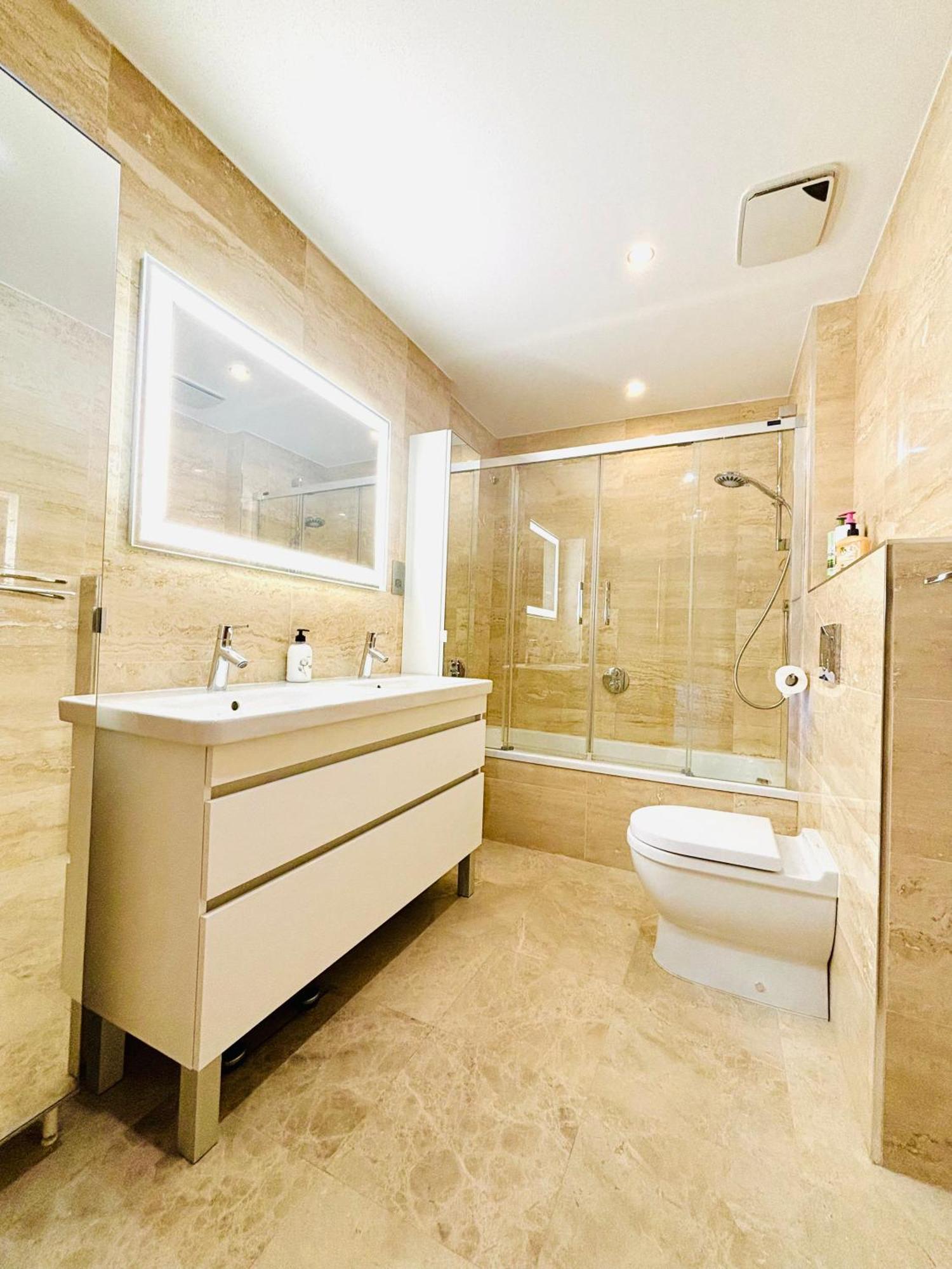 Ocean Village High Floor Luxury Modern Apartment Gibraltar Buitenkant foto